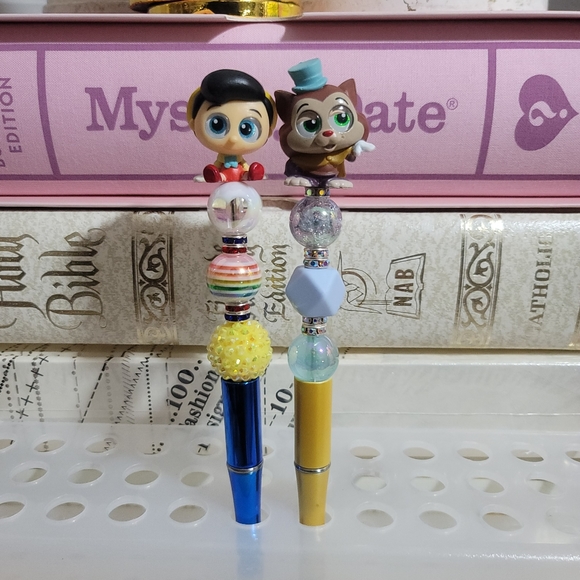 DISNEY DOORABLES PINOCCHIO Gideon the Cat Set of 2 Beaded Pens - Picture 10 of 10